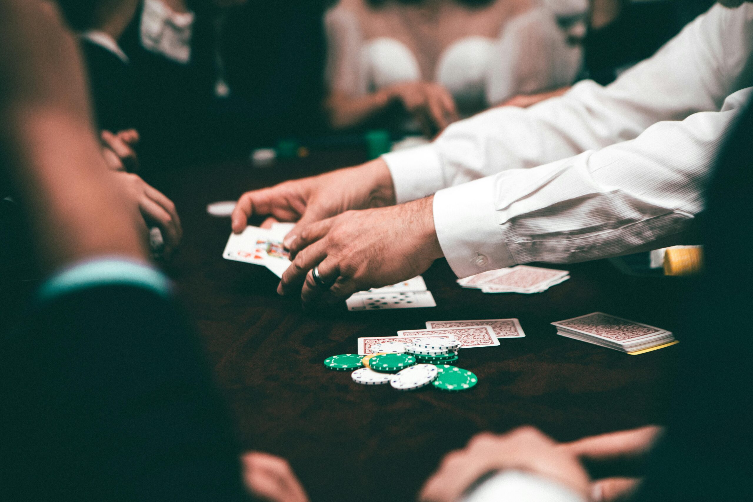 Poker en ligne en Belgique : stratégie, communauté et nouvelles générations